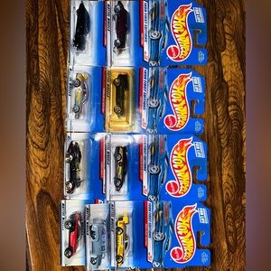 1999 FIRST EDITION HOTWHEELS 9 of 26 card new and close never open